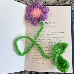 Crochet flower bookmark